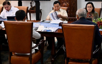 Prabowo Minta Sri Mu...