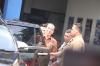 Jokowi Persilakan Pe...
