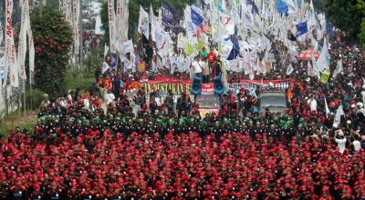Awas Macet, Hindari ...