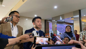Tiba di Bareskrim, Kubu Jokowi Bawa Ijazah Asli un