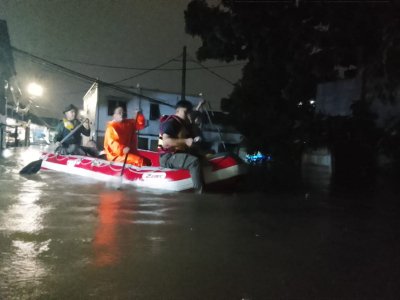 Banjir Rendam Serpong Utara Tangsel hingga 140 Cm