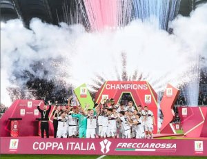 Hasil AC Milan vs Bo...