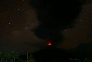 Awas! Gunung Lewotobi Laki-laki Erupsi, Lontarkan 
