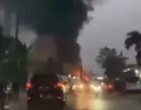 Bengkel Mobil Terbak...