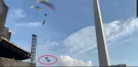Penerjun Payung Jatu...