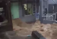 Diguyur Hujan Deras,...