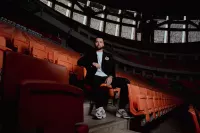 Resmi, Jordi Amat Ga...